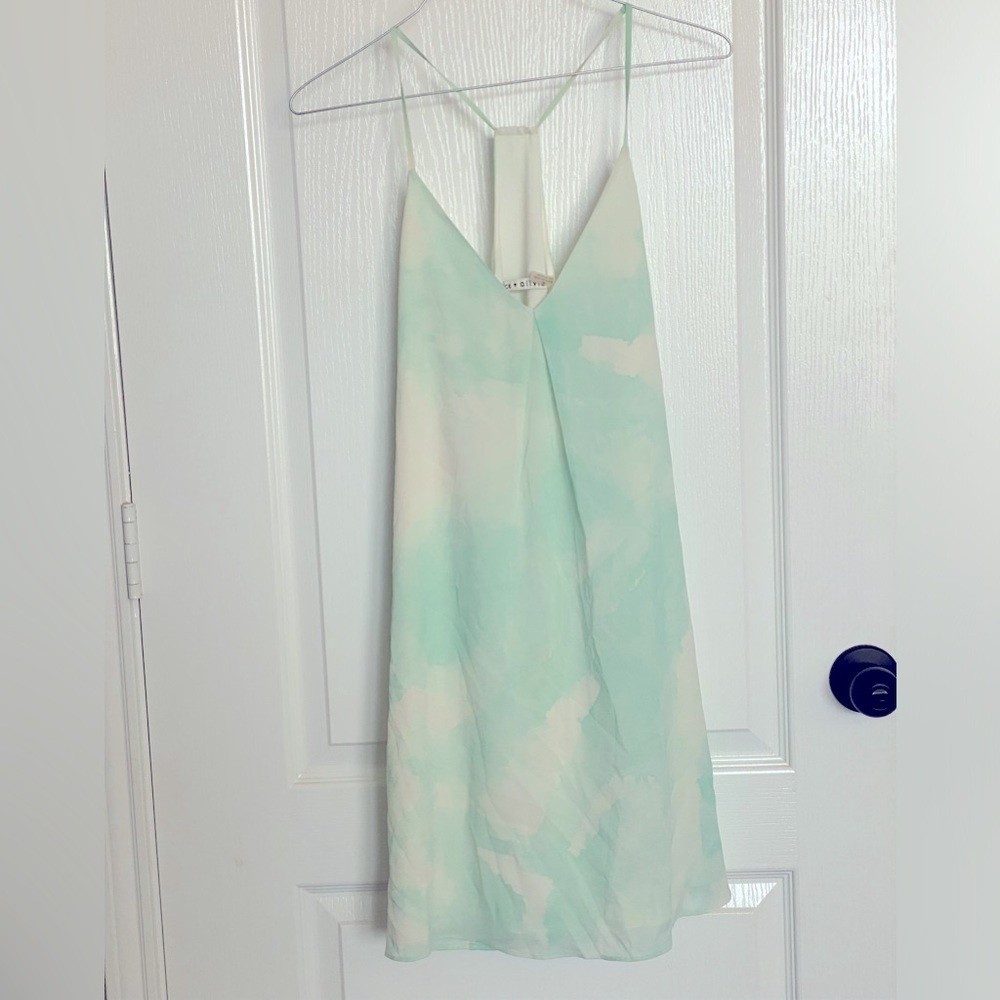 Alice+Olivia// t-strap casual dress// silk blend// green& white// women’s small